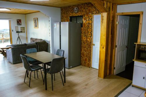 a kitchen and living room with a table and chairs at Cabañas Isla del Mar in Constitución