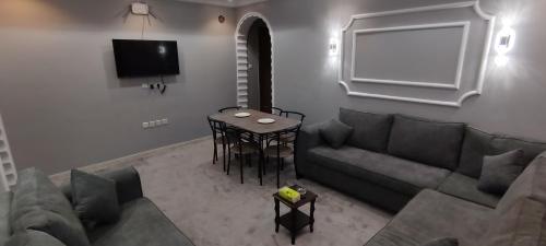 Imagen de la galería de AZHAAR Suites اجنحة ازهار للشقق المفروشة, en Medina