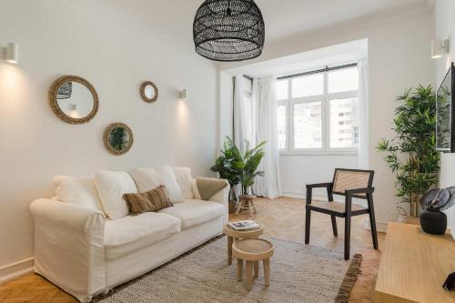 Elegant Lisbon 2BR Apartment with Balcony