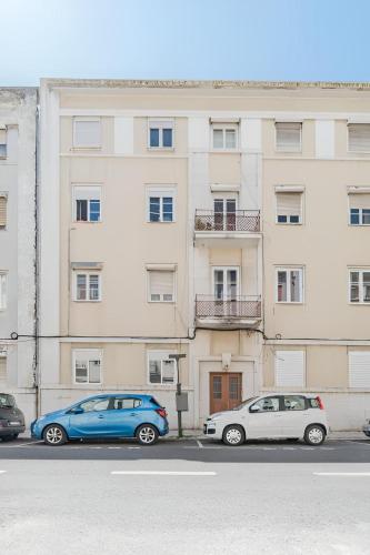 Charming Lisbon 2BR Apartment with Balcony
