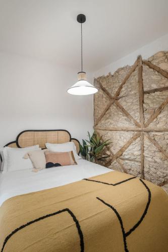 Charming 1BR Apartment - Rustic Lisbon Style