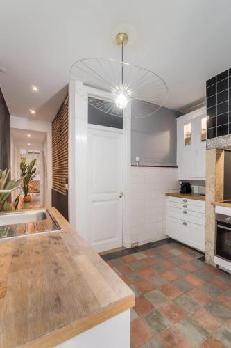 Charming 1BR Apartment - Rustic Lisbon Style