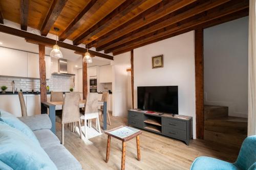 Downtown ChillOut Housing Cathedral Alcázar Views Toledo