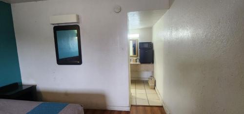 Et badeværelse på Trade Wind Motel Jacksonville TX US 69