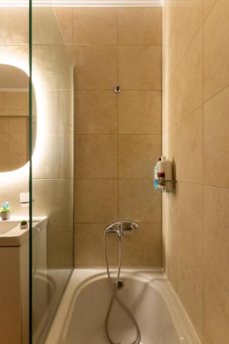 Stylish 3 bedrooms Apartment with Balcony in Central Thessaloniki
