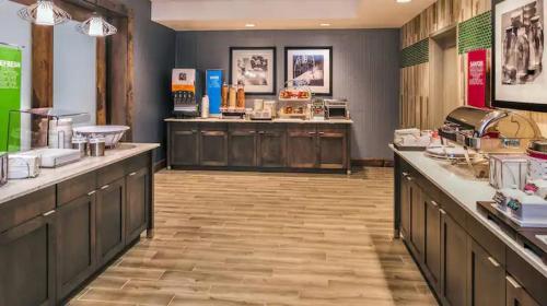 Kuchyň nebo kuchyňský kout v ubytování Hampton Inn - Paragould