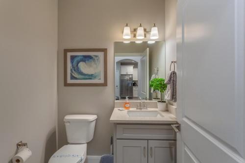 Ванная комната в Zion Village 339 3 Bed, 2 and a half Bath, Game Systems, Mister System, and Community Pool