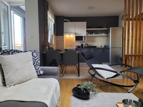 Η κουζίνα ή μικρή κουζίνα στο Apartman Riva Parking Garaža