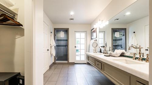 Fotografie z fotogalerie ubytování The Chateau at Lake La Quinta v destinaci La Quinta