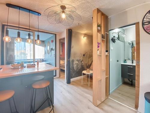 Køkken eller tekøkken på Cosy 4 personnes au bord de l'eau