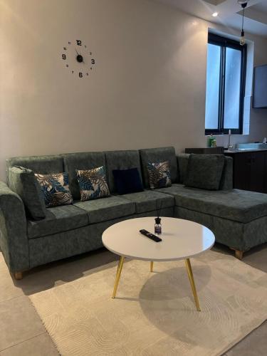 Mandy Stay Chic, Cozy & Home Feel
