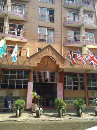 Tòa nhà nơi khách sạn tọa lạc