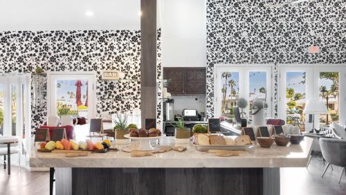 Comida en o cerca de este hotel