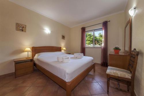 En eller flere senge i et værelse på D07 - Torraltinha Villa in Lagos