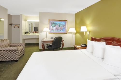 a hotel room with a large bed and a chair at Chicago Lakeshore Hotel in Chicago