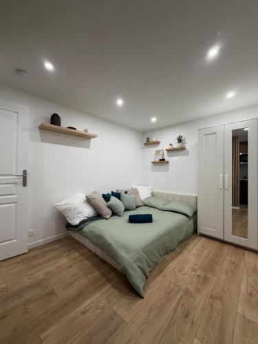 Studio Cosy refait à neuf - Métro et RER à 5min