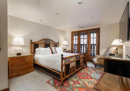 Postel nebo postele na pokoji v ubytování Ascent Residence 309