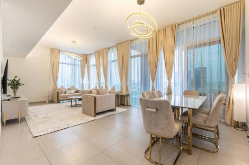 Cozy 2BR Near Zabeel Park - Dubai frame view
