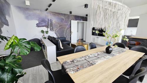 Big apt for 10p parking free close station metro