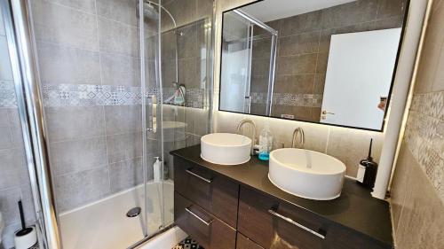 Big apt for 10p parking free close station metro