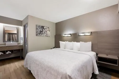 Red Roof Inn PLUS+ Chicago - Naperville in Aurora