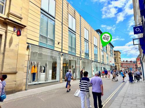 a group of people walking down a city street at York City Centre 2 bed Flat with Disable Access 2 bath - Balcony and City View in York