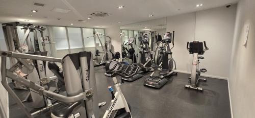 a gym with several treadmills and exercise bikes at Great Apartment with City Viewsclose to Everything in Auckland