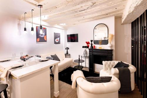 Artist apartment Latin Quarter