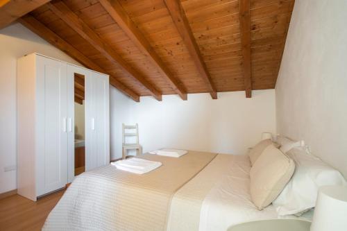 Ένα ή περισσότερα κρεβάτια σε δωμάτιο στο Lakeside Holiday Resort