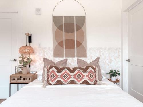 En eller flere senge i et værelse på Stylish 1BR 1B - Medical District - Dallas Airport