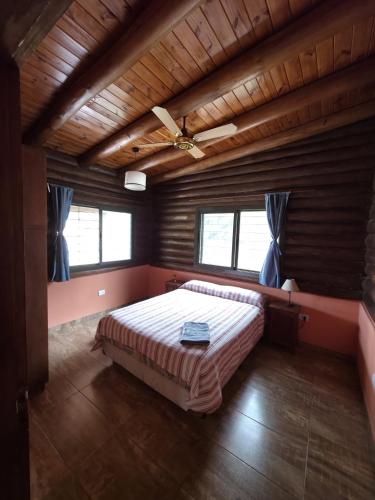 En eller flere senge i et værelse på Cabañas Los Cuatro Algarrobos