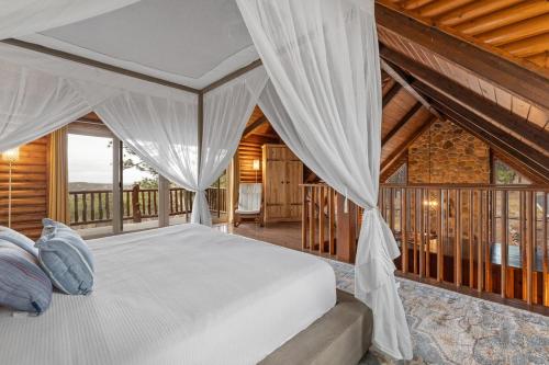 Giường trong phòng chung tại Heaven's Gateway