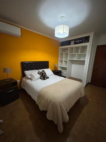 En eller flere senge i et værelse på Departamento