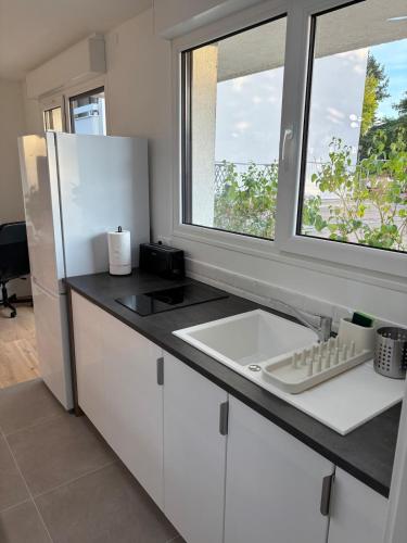 Nhà bếp/bếp nhỏ tại Appartement neuf avec parking