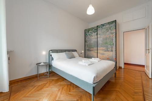 4 Min from Porta Genova Station with Whirlpool