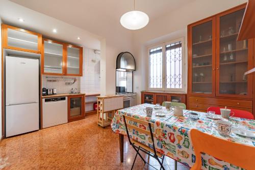 4 Min from Porta Genova Station with Whirlpool