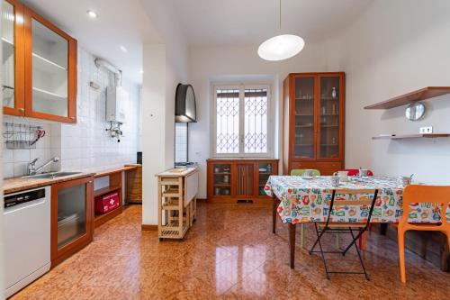4 Min from Porta Genova Station with Whirlpool