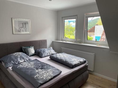 a bed with two pillows on it in a bedroom at Ferienwohnung Bayside in Edertal