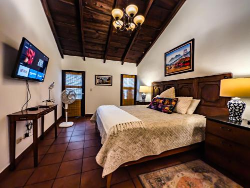 Postel nebo postele na pokoji v ubytování Casa Colonial en el centro de Antigua -Tanque la Union