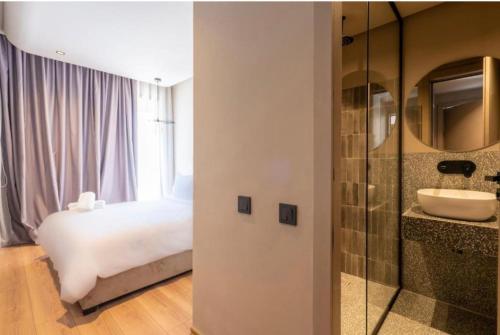 Et badeværelse på Shantir Appartement