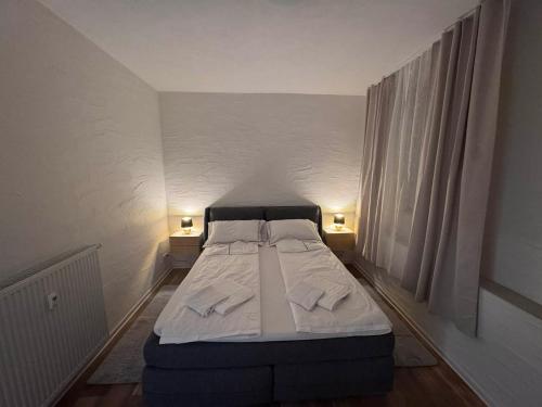 En eller flere senge i et værelse på DanMa Ferienwohnung Apartment Eifel