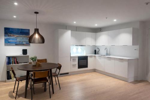 Køkken eller tekøkken på North Estate Nyholmen - luxury apartment