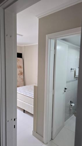 Et badeværelse på Caiobá AP 150m da areia