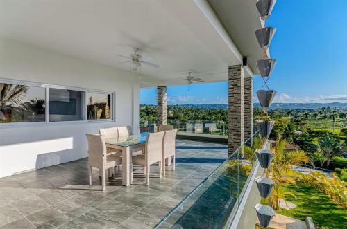 Balkón nebo terasa v ubytování Villa real con piscina panorámica para más de 14 huéspedes