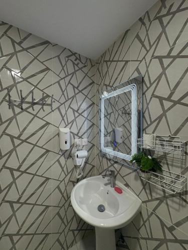 Et badeværelse på شقه خاصه