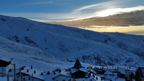 APARTAMENTO CON GARAJE a pie de pistas