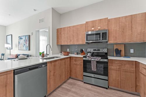 Riviere 2BR Apartment Pet Friendly Oasis Sleeps 6 Close to Epic Universe Pool & Gym photo 10