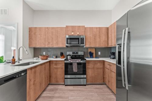Riviere 2BR Apartment Pet Friendly Oasis Sleeps 6 Close to Epic Universe Pool & Gym photo 11