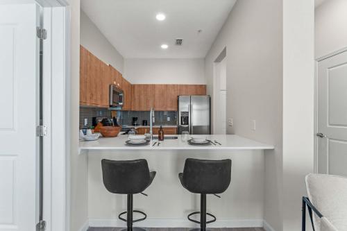 Riviere 2BR Apartment Pet Friendly Oasis Sleeps 6 Close to Epic Universe Pool & Gym photo 12