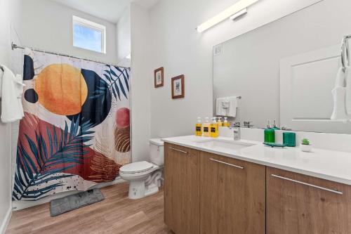 Riviere 3BR Apartment Stylish King Family Pets Friendly Pool & Gym Near Epic Universe photo 33